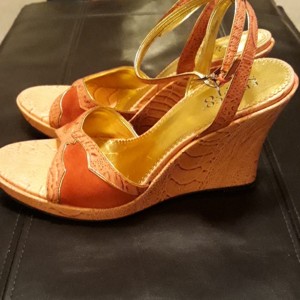 Heels - Picture 3 of 3